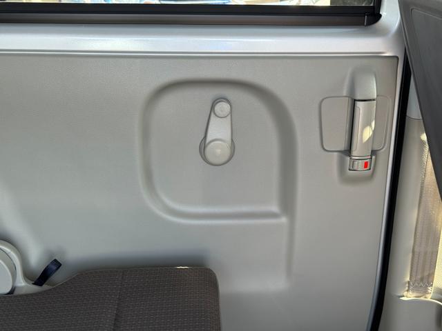 エブリイ ＰＣ　６型　バックアイカメラ付ディスプレイオーディオ　バックアイカメラ付ディスプレイオーディオ　ＬＥＤヘッドランプ　オートライト　スライドドア　シートヒーター　スズキセーフティーサポート　衝突被害軽減システム　アイドリングストップ　横滑り防止機能（57枚目）