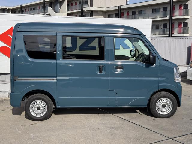 エブリイ ＰＡリミテッド　電子制御式パートタイム４ＷＤ　ＣＶＴ　６型　オートライト　スライドドア　スズキセーフティーサポート　４ＷＤ　衝突被害軽減システム　アイドリングストップ　横滑り防止機能　衝突安全ボディ　盗難防止システム　電波式キーレスエントリー　ＡＭ／ＦＭラジオ（5枚目）