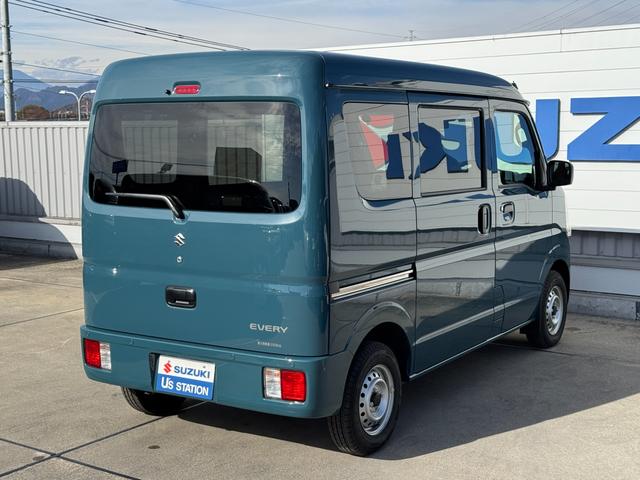 エブリイ ＰＡリミテッド　電子制御式パートタイム４ＷＤ　ＣＶＴ　６型　オートライト　スライドドア　スズキセーフティーサポート　４ＷＤ　衝突被害軽減システム　アイドリングストップ　横滑り防止機能　衝突安全ボディ　盗難防止システム　電波式キーレスエントリー　ＡＭ／ＦＭラジオ（7枚目）
