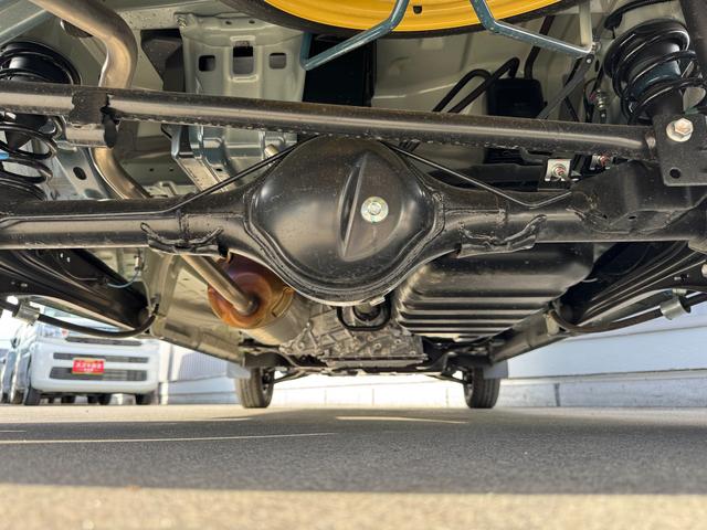 エブリイ ＰＡリミテッド　電子制御式パートタイム４ＷＤ　ＣＶＴ　６型　オートライト　スライドドア　スズキセーフティーサポート　４ＷＤ　衝突被害軽減システム　アイドリングストップ　横滑り防止機能　衝突安全ボディ　盗難防止システム　電波式キーレスエントリー　ＡＭ／ＦＭラジオ（18枚目）