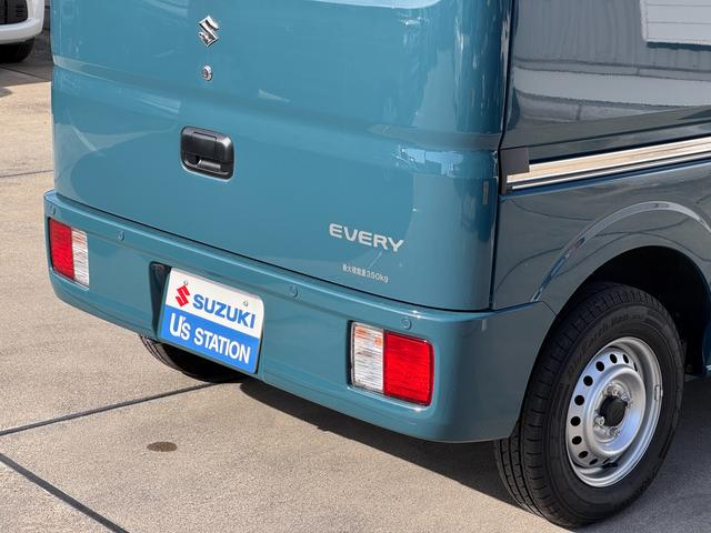 エブリイ ＰＡリミテッド　電子制御式パートタイム４ＷＤ　ＣＶＴ　６型　オートライト　スライドドア　スズキセーフティーサポート　４ＷＤ　衝突被害軽減システム　アイドリングストップ　横滑り防止機能　衝突安全ボディ　盗難防止システム　電波式キーレスエントリー　ＡＭ／ＦＭラジオ（20枚目）