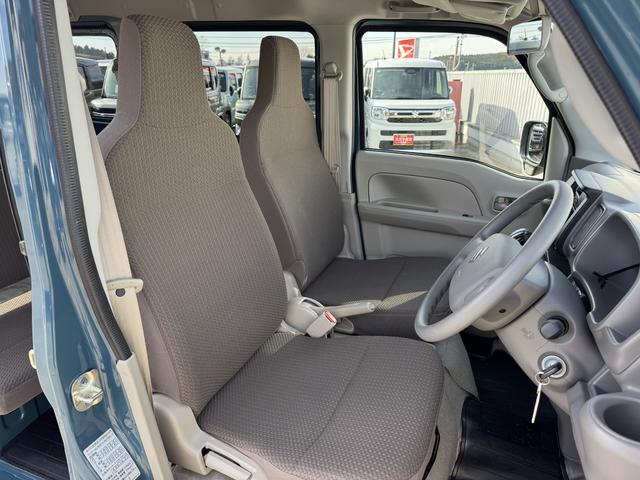 エブリイ ＰＡリミテッド　電子制御式パートタイム４ＷＤ　ＣＶＴ　６型　オートライト　スライドドア　スズキセーフティーサポート　４ＷＤ　衝突被害軽減システム　アイドリングストップ　横滑り防止機能　衝突安全ボディ　盗難防止システム　電波式キーレスエントリー　ＡＭ／ＦＭラジオ（23枚目）