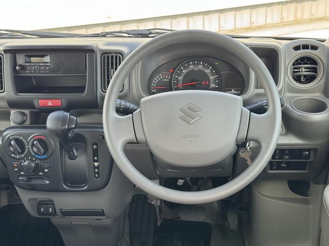 エブリイ ＰＡリミテッド　電子制御式パートタイム４ＷＤ　ＣＶＴ　６型　オートライト　スライドドア　スズキセーフティーサポート　４ＷＤ　衝突被害軽減システム　アイドリングストップ　横滑り防止機能　衝突安全ボディ　盗難防止システム　電波式キーレスエントリー　ＡＭ／ＦＭラジオ（27枚目）