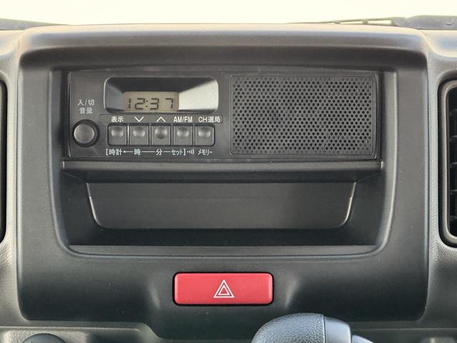 エブリイ ＰＡリミテッド　電子制御式パートタイム４ＷＤ　ＣＶＴ　６型　オートライト　スライドドア　スズキセーフティーサポート　４ＷＤ　衝突被害軽減システム　アイドリングストップ　横滑り防止機能　衝突安全ボディ　盗難防止システム　電波式キーレスエントリー　ＡＭ／ＦＭラジオ（29枚目）