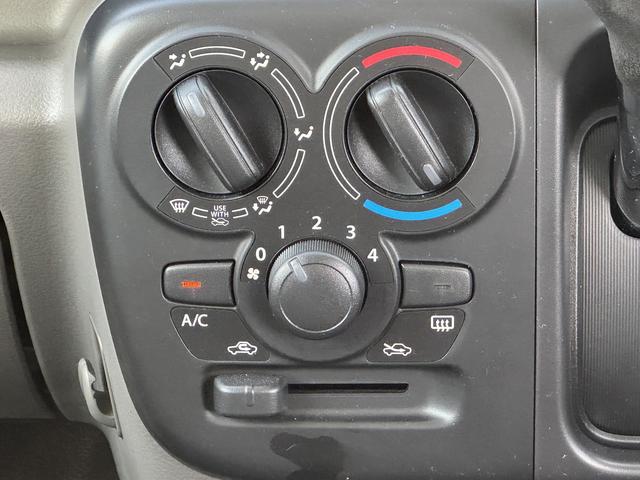 エブリイ ＰＡリミテッド　電子制御式パートタイム４ＷＤ　ＣＶＴ　６型　オートライト　スライドドア　スズキセーフティーサポート　４ＷＤ　衝突被害軽減システム　アイドリングストップ　横滑り防止機能　衝突安全ボディ　盗難防止システム　電波式キーレスエントリー　ＡＭ／ＦＭラジオ（30枚目）