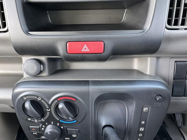 エブリイ ＰＡリミテッド　電子制御式パートタイム４ＷＤ　ＣＶＴ　６型　オートライト　スライドドア　スズキセーフティーサポート　４ＷＤ　衝突被害軽減システム　アイドリングストップ　横滑り防止機能　衝突安全ボディ　盗難防止システム　電波式キーレスエントリー　ＡＭ／ＦＭラジオ（50枚目）