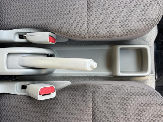 エブリイ ＰＡリミテッド　電子制御式パートタイム４ＷＤ　ＣＶＴ　６型　オートライト　スライドドア　スズキセーフティーサポート　４ＷＤ　衝突被害軽減システム　アイドリングストップ　横滑り防止機能　衝突安全ボディ　盗難防止システム　電波式キーレスエントリー　ＡＭ／ＦＭラジオ（51枚目）