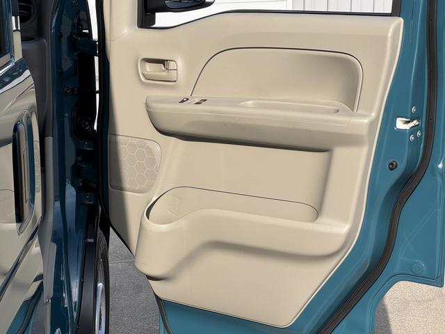 エブリイ ＰＡリミテッド　電子制御式パートタイム４ＷＤ　ＣＶＴ　６型　オートライト　スライドドア　スズキセーフティーサポート　４ＷＤ　衝突被害軽減システム　アイドリングストップ　横滑り防止機能　衝突安全ボディ　盗難防止システム　電波式キーレスエントリー　ＡＭ／ＦＭラジオ（52枚目）