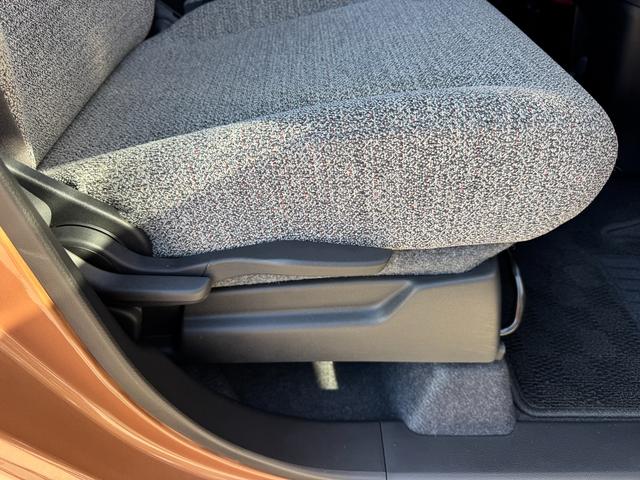 スペーシア ＨＹＢＲＩＤ　Ｘ　ＤＳＢＳＩＩ／ＡＣＣ／電動スライドドア　デュアルセンサーブレーキサポートＩＩ　アダプティブクルーズコントロール　電動スライドドア　電動パーキングブレーキ　オートライト　プッシュスタート　シートヒーター　オートエアコン　衝突被害軽減システム（46枚目）