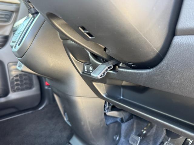 スペーシア ＨＹＢＲＩＤ　Ｘ　４ＷＤ　ＤＳＢＳＩＩ／電動スライドドア　デュアルセンサーブレーキサポートＩＩ　オートライト　電動スライドドア　プッシュスタート　シートヒーター　オートエアコン　スズキセーフティーサポート　４ＷＤ　衝突被害軽減システム　アイドリングストップ（45枚目）