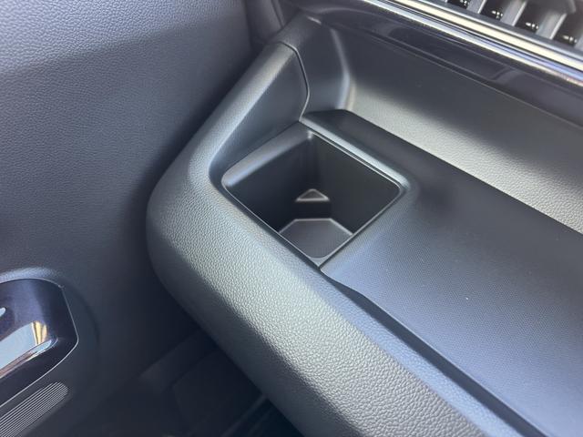 ワゴンＲスティングレー ＨＹＢＲＩＤ　Ｔ（ターボ）　４型　全方位モニタ用カメラＰＫＧ　全方位モニター用カメラパッケージ　オートライト　プッシュスタート　シートヒーター　オートエアコン　スズキセーフティーサポート　衝突被害軽減システム　アイドリングストップ　横滑り防止機能　衝突安全ボディ（50枚目）