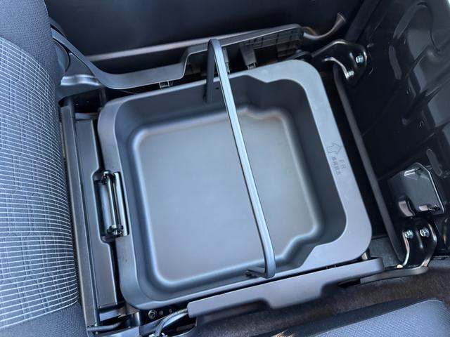 ワゴンＲスティングレー ＨＹＢＲＩＤ　Ｔ（ターボ）　４型　全方位モニタ用カメラＰＫＧ　全方位モニター用カメラパッケージ　オートライト　プッシュスタート　シートヒーター　オートエアコン　スズキセーフティーサポート　衝突被害軽減システム　アイドリングストップ　横滑り防止機能　衝突安全ボディ（53枚目）