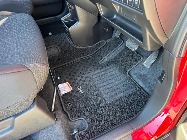 クロスビー HYBRID MZ 4型 DCBS/ACC/シートヒーター デュアルカメラブレーキサポート アダプティブクルーズコントロール シートヒーター オートライト プッシュスタート オートエアコン スズキセーフティーサポート 衝突被害軽減システム アイドリングストップ(41枚目)