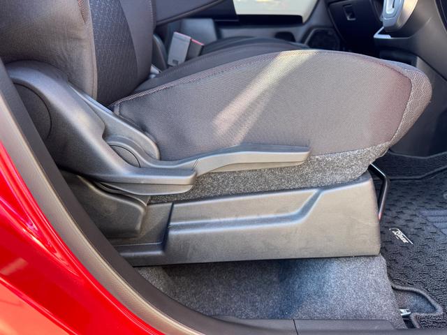 クロスビー HYBRID MZ 4型 DCBS/ACC/シートヒーター デュアルカメラブレーキサポート アダプティブクルーズコントロール シートヒーター オートライト プッシュスタート オートエアコン スズキセーフティーサポート 衝突被害軽減システム アイドリングストップ(45枚目)