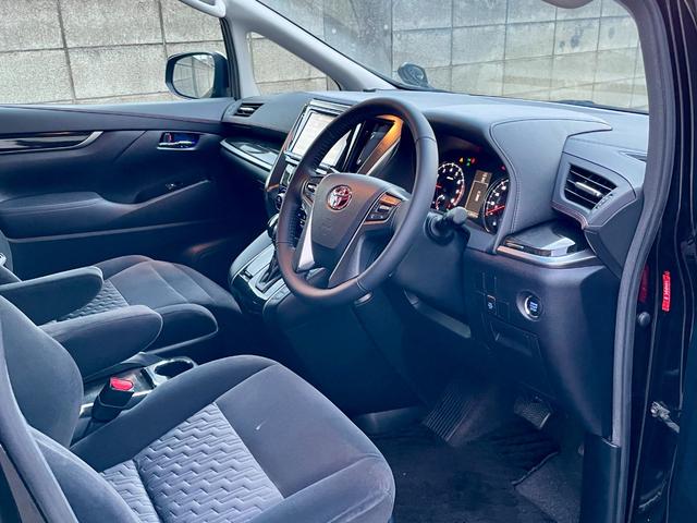 ヴェルファイア ２．５Ｚ　Ａエディション　Ｂモニ　禁煙　オットマン　クルコン　ＬＥＤヘッドライト　ウォークスルー　パワーウィンドウ　衝突安全ボディ　フルフラット　横滑り防止機能　リアオートエアコン　パワーステアリング　ナビＴＶ　記録簿　ＤＶＤ（9枚目）