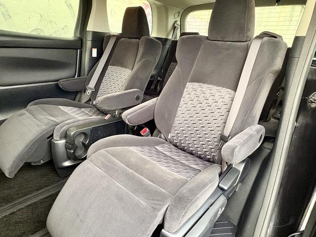 ヴェルファイア ２．５Ｚ　Ａエディション　Ｂモニ　禁煙　オットマン　クルコン　ＬＥＤヘッドライト　ウォークスルー　パワーウィンドウ　衝突安全ボディ　フルフラット　横滑り防止機能　リアオートエアコン　パワーステアリング　ナビＴＶ　記録簿　ＤＶＤ（16枚目）