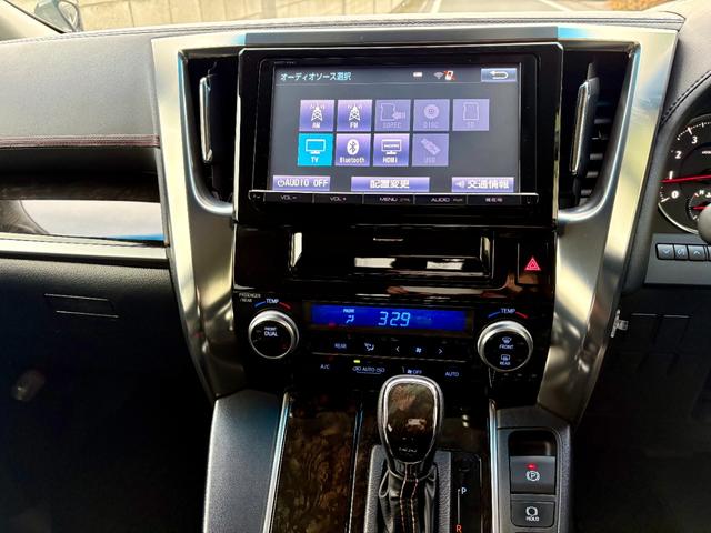 ヴェルファイア ２．５Ｚ　Ａエディション　Ｂモニ　禁煙　オットマン　クルコン　ＬＥＤヘッドライト　ウォークスルー　パワーウィンドウ　衝突安全ボディ　フルフラット　横滑り防止機能　リアオートエアコン　パワーステアリング　ナビＴＶ　記録簿　ＤＶＤ（24枚目）