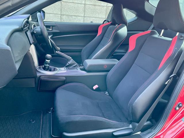 86 GT キーフリ 盗難防止 地デジ スマートキ- ETC車載器 VSA オートエアコン サイドSRS 助手席エアバッグ パワーウィンドウ 衝突安全ボディ 運転席エアバッグ ABS メモリーナビ ナビ・TV(14枚目)