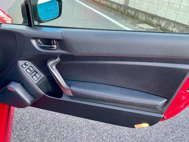 86 GT キーフリ 盗難防止 地デジ スマートキ- ETC車載器 VSA オートエアコン サイドSRS 助手席エアバッグ パワーウィンドウ 衝突安全ボディ 運転席エアバッグ ABS メモリーナビ ナビ・TV(16枚目)