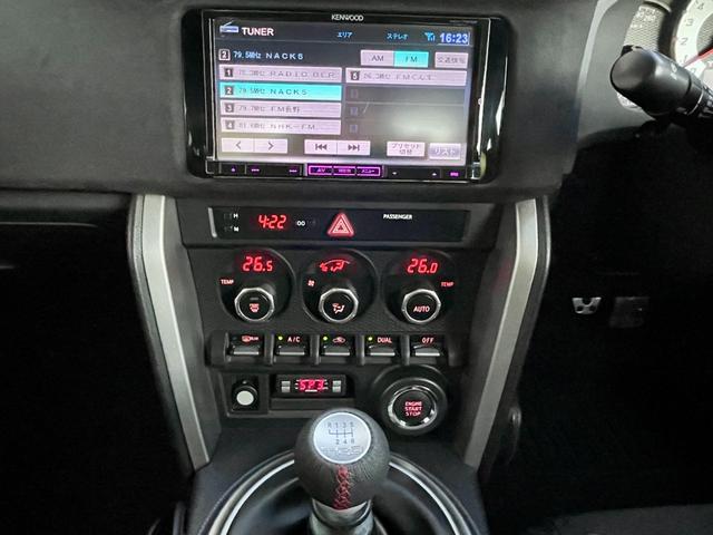 86 GT キーフリ 盗難防止 地デジ スマートキ- ETC車載器 VSA オートエアコン サイドSRS 助手席エアバッグ パワーウィンドウ 衝突安全ボディ 運転席エアバッグ ABS メモリーナビ ナビ・TV(20枚目)