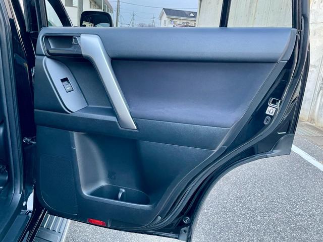 ランドクルーザープラド ＴＸ　アルジェントクロス　ナビＴＶ　オートエアコン　禁煙　パワーウインドウ　メモリーナビゲーション　フルセグ　クルコン　４ＷＤ　バックカメラ　ＤＶＤ　サンルーフ　スマートキー　横滑り防止　サイドエアバッグ　盗難防止システム（19枚目）