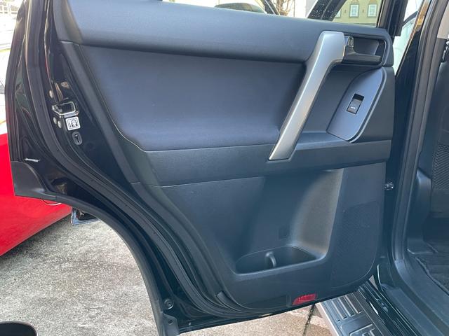 ランドクルーザープラド ＴＸ　アルジェントクロス　ナビＴＶ　オートエアコン　禁煙　パワーウインドウ　メモリーナビゲーション　フルセグ　クルコン　４ＷＤ　バックカメラ　ＤＶＤ　サンルーフ　スマートキー　横滑り防止　サイドエアバッグ　盗難防止システム（20枚目）