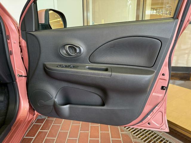 ビュート １２ＳＴ　メイクアップ車　クラシックインパネ　本革シート　キーレスエントリー電動格納ミラー　トランクダンパー（22枚目）