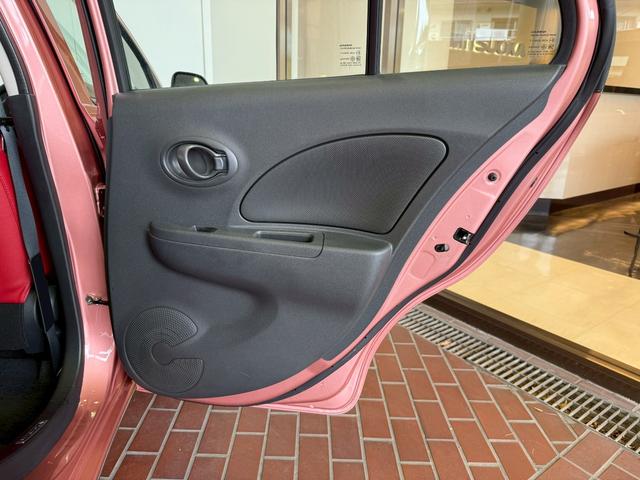 ビュート １２ＳＴ　メイクアップ車　クラシックインパネ　本革シート　キーレスエントリー電動格納ミラー　トランクダンパー（23枚目）