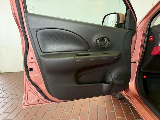 ビュート １２ＳＴ　メイクアップ車　クラシックインパネ　本革シート　キーレスエントリー電動格納ミラー　トランクダンパー（24枚目）