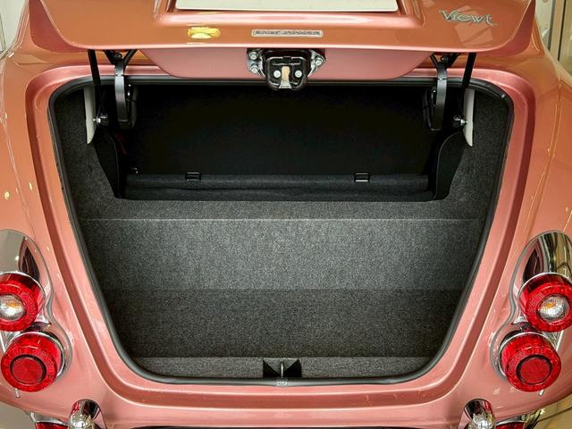 ビュート １２ＳＴ　メイクアップ車　クラシックインパネ　本革シート　キーレスエントリー電動格納ミラー　トランクダンパー（27枚目）