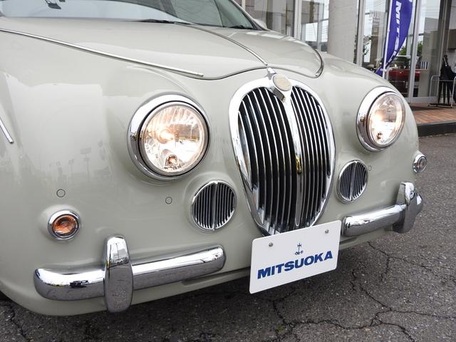 ビュート なでしこ　１２ＳＴノスタルジア　ワンオーナー　専用新色　特別仕様車　専用ボディカラー　専用カラードホイール　専用グリルバッヂ　専用リヤエンブレム　専用色クラシックインパネ　専用カラードドアトリム　専用刺繍入りレザーシート　メモリーナビ地デジ（18枚目）