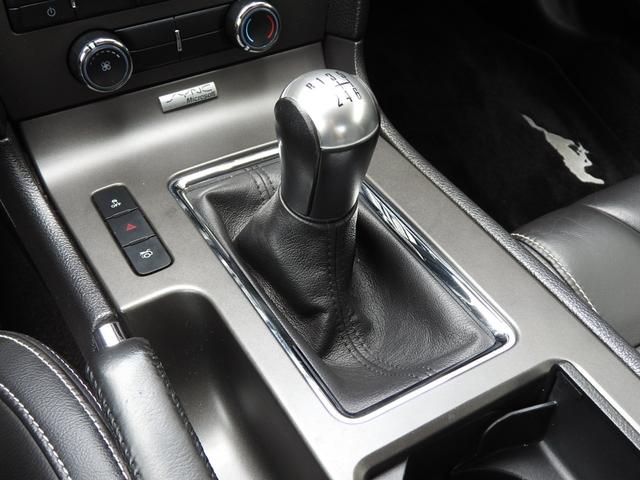 マスタング Ｖ８　ＧＴパフォーマンスパッケージ　２０１３年モデル　４０台限定特別仕様（ＭＴ２５台）　正規ディーラー車　ＲＥＣＡＲＯシート　Ｂｒｅｍｂｏブレーキ　６ＭＴ　バックカメラ　専用１９インチＡＷ　専用サスペンション（8枚目）