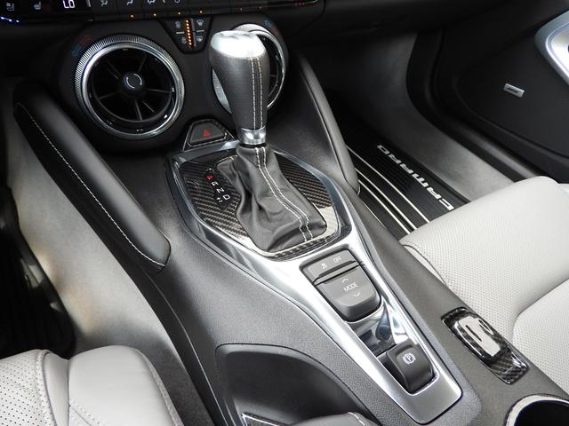 シボレーカマロ ＬＴ　ＲＳ　２０１８年モデル　光岡５０周年特別仕様車　ＡｐｐｌｅＣａｒＰｌａｙ／ＡｎｄｒｏｉｄＡｕｔｏ　ＢＯＳＥサウンド　専用ミディアムアッシュグレーレザーシート　シートヒーター＆クーラー　前後ドラレコ　限定６台　クルコン　純正２０インチＡＷ　ＥＴＣ（9枚目）