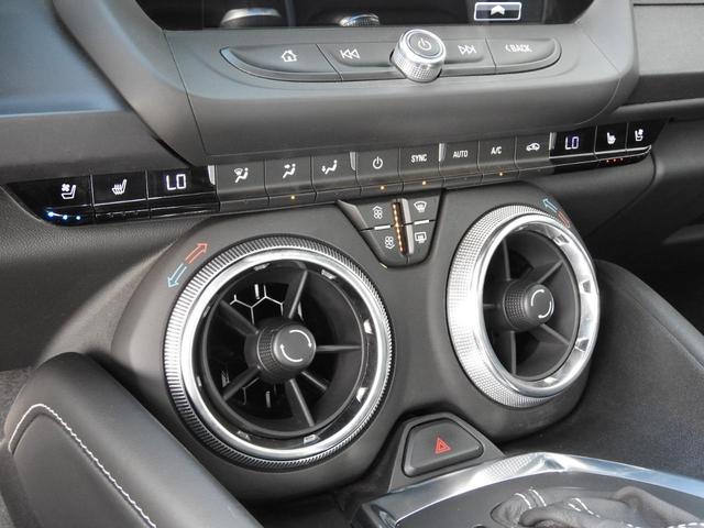 シボレーカマロ コンバーチブル　２０１８年モデル　ワンオーナー　ＢＯＳＥ　ブラックレザーシート　ヘッドアップディスプレイ　スマートキー　電動ソフトトップ　レーンキープアシスト　シートヒーター＆ベンチレーターバックカメラ　ＡｐｐｌｅＣａｒＰｌａｙ／ＡｎｄｒｏｉｄＡｕｔｏ（10枚目）