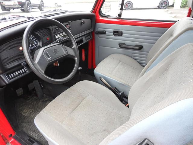 ビートル ベースグレード　１．６　新車並行車　当店販売車両　４速マニュアル　クーラー　アルミホイール　グレーモケットシート　左ハンドル　インジェクションエンジン　純正ホイール有（4枚目）