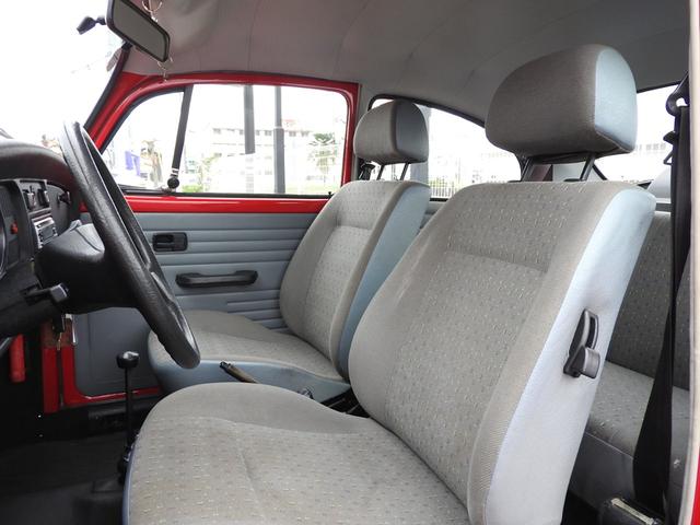 ビートル ベースグレード　１．６　新車並行車　当店販売車両　４速マニュアル　クーラー　アルミホイール　グレーモケットシート　左ハンドル　インジェクションエンジン　純正ホイール有（11枚目）