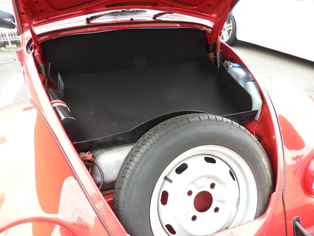 ビートル ベースグレード　１．６　新車並行車　当店販売車両　４速マニュアル　クーラー　アルミホイール　グレーモケットシート　左ハンドル　インジェクションエンジン　純正ホイール有（13枚目）