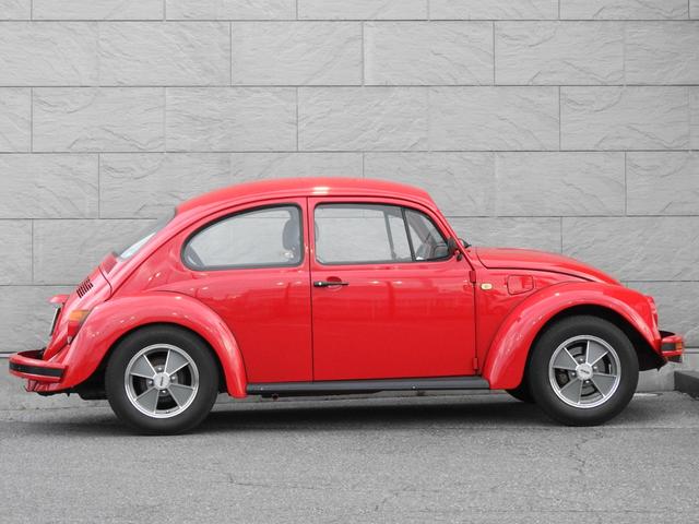 ビートル ベースグレード　１．６　新車並行車　当店販売車両　４速マニュアル　クーラー　アルミホイール　グレーモケットシート　左ハンドル　インジェクションエンジン　純正ホイール有（15枚目）