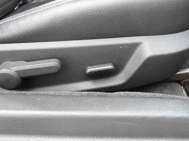 マスタング Ｖ８　ＧＴ　プレミアム　２０１２年モデル　ディーラー車　フォードジャパンＤ車　ブラックレザー　シートヒーター　オートクルーズ　バックカメラ　ＳＹＮＣオーディオ　Ｂｌｕｅｔｏｏｔｈ　ＥＴＣ　ディスチャージライト　キーレスエントリー　当社メンテナンス車両（30枚目）