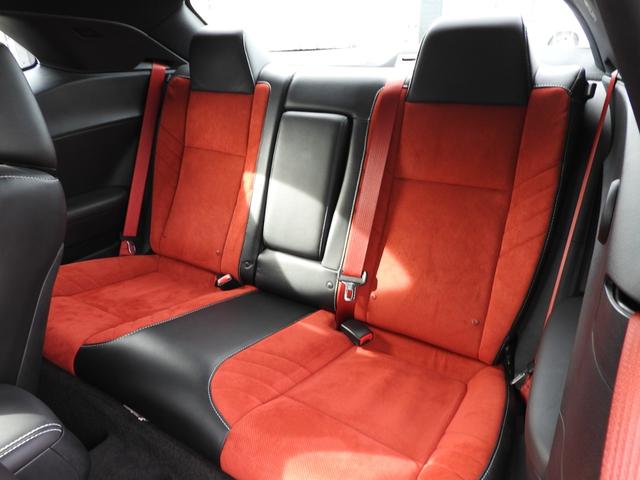 ダッジ・チャレンジャー ＳＲＴ３９２　２０１５年モデル　サンルーフ　ハーマンカードン　スウェードレザー　８．４インチディスプレイ　シートヒーターベンチレーター　ハーマンカードンサウンド　サブウーファー　ブレンボブレーキキャリパー　バックカメラ　純正２０インチＡＷ　オートチェック確認済（14枚目）