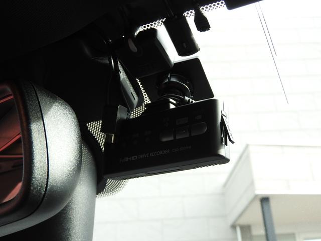 ダッジ・チャレンジャー ＳＲＴ３９２　２０１５年モデル　サンルーフ　ハーマンカードン　スウェードレザー　８．４インチディスプレイ　シートヒーターベンチレーター　ハーマンカードンサウンド　サブウーファー　ブレンボブレーキキャリパー　バックカメラ　純正２０インチＡＷ　オートチェック確認済（26枚目）