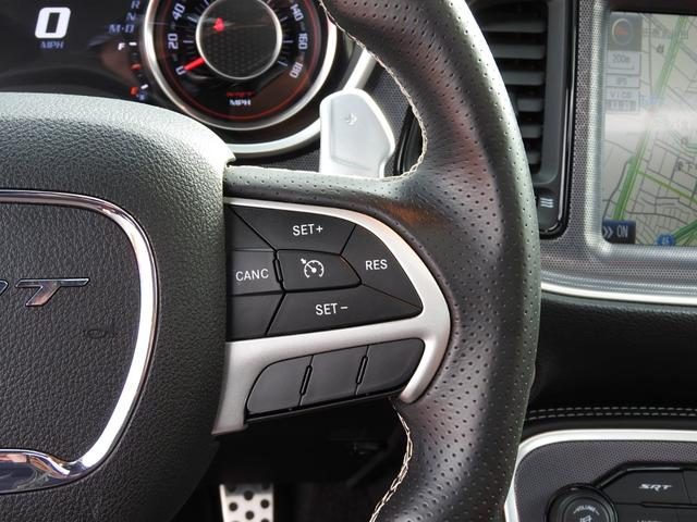 ダッジ・チャレンジャー ＳＲＴ３９２　２０１５年モデル　サンルーフ　ハーマンカードン　スウェードレザー　８．４インチディスプレイ　シートヒーターベンチレーター　ハーマンカードンサウンド　サブウーファー　ブレンボブレーキキャリパー　バックカメラ　純正２０インチＡＷ　オートチェック確認済（27枚目）