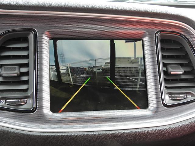 ダッジ・チャレンジャー ＳＲＴ３９２　２０１５年モデル　サンルーフ　ハーマンカードン　スウェードレザー　８．４インチディスプレイ　シートヒーターベンチレーター　ハーマンカードンサウンド　サブウーファー　ブレンボブレーキキャリパー　バックカメラ　純正２０インチＡＷ　オートチェック確認済（30枚目）