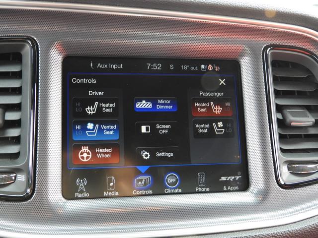 ダッジ・チャレンジャー ＳＲＴ３９２　２０１５年モデル　サンルーフ　ハーマンカードン　スウェードレザー　８．４インチディスプレイ　シートヒーターベンチレーター　ハーマンカードンサウンド　サブウーファー　ブレンボブレーキキャリパー　バックカメラ　純正２０インチＡＷ　オートチェック確認済（32枚目）