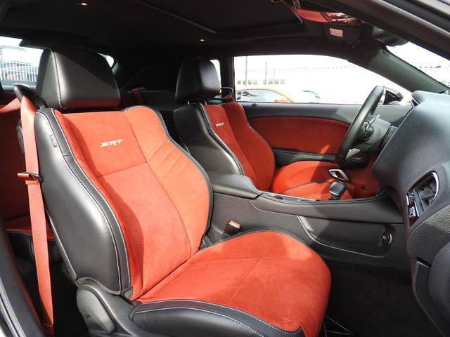 ダッジ・チャレンジャー ＳＲＴ３９２　２０１５年モデル　サンルーフ　ハーマンカードン　スウェードレザー　８．４インチディスプレイ　シートヒーターベンチレーター　ハーマンカードンサウンド　サブウーファー　ブレンボブレーキキャリパー　バックカメラ　純正２０インチＡＷ　オートチェック確認済（37枚目）
