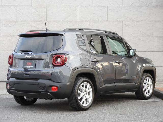 ジープ・レネゲード リミテッド　２０２３年モデル　メーカー保証付　当店デモカー　ＡｐｐｌｅＣａｒＰｌａｙ／ＡｎｄｒｏｉｄＡｕｔｏ　純正ナビ　ブラックレザー　シートヒーター　アダプティブクルーズ　緊急ブレーキ　純正１７ＡＷ　前後ドラレコ　ＬＥＤヘッドライト　ＢＳＭ　レーンキープ（4枚目）