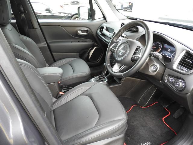 ジープ・レネゲード リミテッド　２０２３年モデル　メーカー保証付　当店デモカー　ＡｐｐｌｅＣａｒＰｌａｙ／ＡｎｄｒｏｉｄＡｕｔｏ　純正ナビ　ブラックレザー　シートヒーター　アダプティブクルーズ　緊急ブレーキ　純正１７ＡＷ　前後ドラレコ　ＬＥＤヘッドライト　ＢＳＭ　レーンキープ（5枚目）