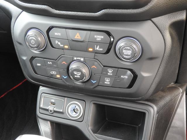 ジープ・レネゲード リミテッド　２０２３年モデル　メーカー保証付　当店デモカー　ＡｐｐｌｅＣａｒＰｌａｙ／ＡｎｄｒｏｉｄＡｕｔｏ　純正ナビ　ブラックレザー　シートヒーター　アダプティブクルーズ　緊急ブレーキ　純正１７ＡＷ　前後ドラレコ　ＬＥＤヘッドライト　ＢＳＭ　レーンキープ（9枚目）