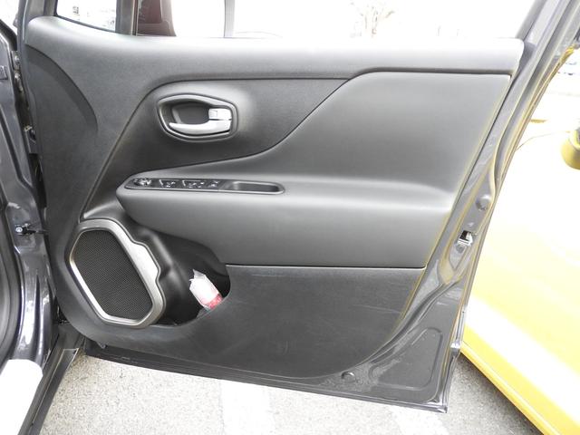 ジープ・レネゲード リミテッド　２０２３年モデル　メーカー保証付　当店デモカー　ＡｐｐｌｅＣａｒＰｌａｙ／ＡｎｄｒｏｉｄＡｕｔｏ　純正ナビ　ブラックレザー　シートヒーター　アダプティブクルーズ　緊急ブレーキ　純正１７ＡＷ　前後ドラレコ　ＬＥＤヘッドライト　ＢＳＭ　レーンキープ（13枚目）
