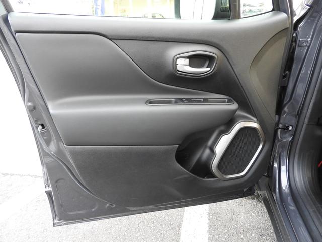 ジープ・レネゲード リミテッド　２０２３年モデル　メーカー保証付　当店デモカー　ＡｐｐｌｅＣａｒＰｌａｙ／ＡｎｄｒｏｉｄＡｕｔｏ　純正ナビ　ブラックレザー　シートヒーター　アダプティブクルーズ　緊急ブレーキ　純正１７ＡＷ　前後ドラレコ　ＬＥＤヘッドライト　ＢＳＭ　レーンキープ（31枚目）